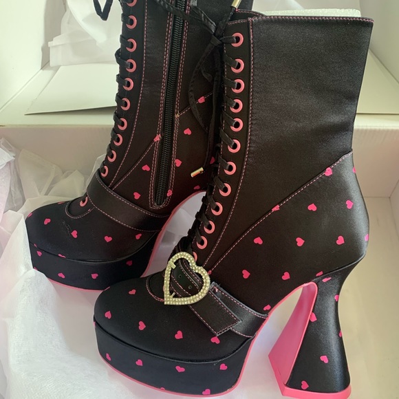 Sugar Thrillz Shoes - Sugar Thrillz Slipped on a Kiss Booties Ankle Platforms Boots BNIB